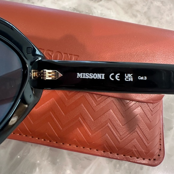 Missoni Black Sunglasses with case - Picture 8 of 8